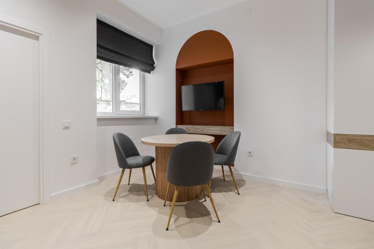 Inshiapartments On Ferentsa Lista Str Lviv Bagian luar foto